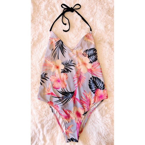 Moving Sale! GUC VS Pink Tropical Halter One Piece w/ Ruched Cheeky Bottom Small - Picture 5 of 8